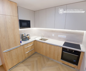 NOVOSTAVBA! Nadštandardný byt 2+1 (88 m2) centrum mesta SNV