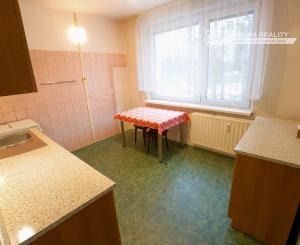 Byt 4+1 (82 m2) s loggiou, Komenského ul., SNV