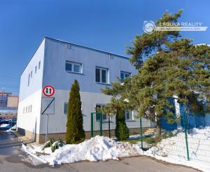 PRENÁJOM! Administratívny objekt v pokojnej lokalite sídl. Západ SNV