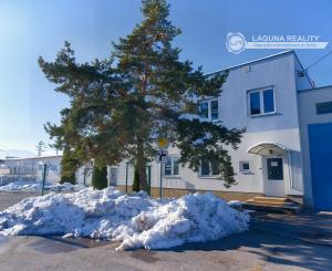 PRENÁJOM! Administratívny objekt v pokojnej lokalite sídl. Západ SNV