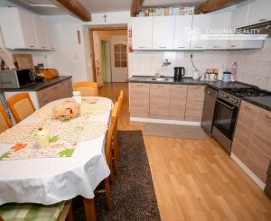 Rodinný dom s dvomi garážami - Beharovce