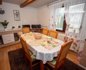 Rodinný dom s dvomi garážami - Beharovce