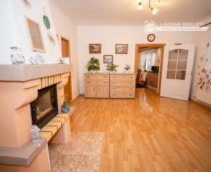 Rodinný dom s dvomi garážami - Beharovce