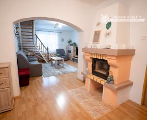 Rodinný dom s dvomi garážami - Beharovce