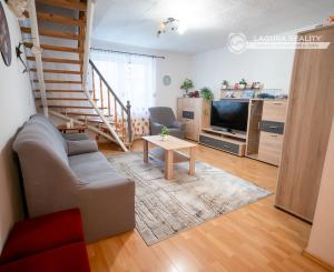 Rodinný dom s dvomi garážami - Beharovce