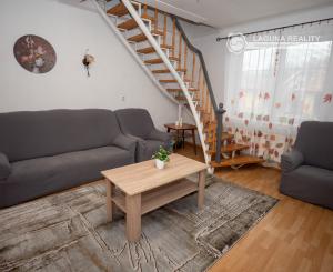 Rodinný dom s dvomi garážami - Beharovce