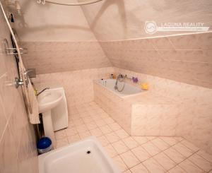 Rodinný dom s dvomi garážami - Beharovce