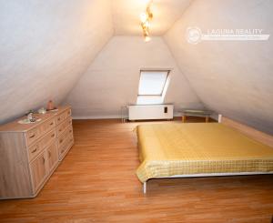 Rodinný dom s dvomi garážami - Beharovce