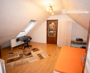 Rodinný dom s dvomi garážami - Beharovce