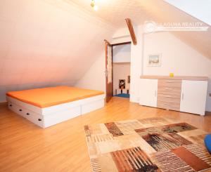 Rodinný dom s dvomi garážami - Beharovce