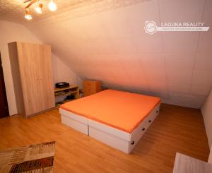 Rodinný dom s dvomi garážami - Beharovce