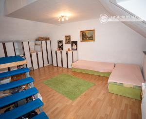 Rodinný dom s dvomi garážami - Beharovce