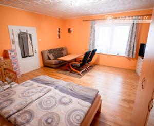 Rodinný dom s dvomi garážami - Beharovce