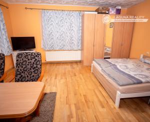 Rodinný dom s dvomi garážami - Beharovce