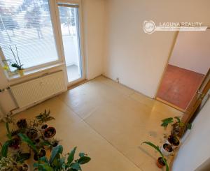 Byt 4+1 (82 m2) s loggiou, Komenského ul., SNV