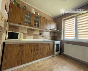 Tehlový byt 3+1 (124,5m) so záhradou a garážou, Markušovce