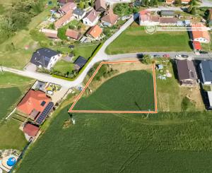 Pozemok (1948 m2) vhodný aj pre developera Danišovce