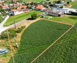 Pozemok (1948 m2) vhodný aj pre developera Danišovce