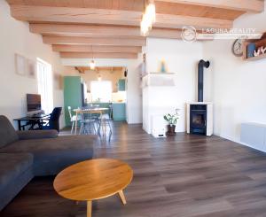 Vidiecky moderný bungalov novostavba (790 m2) Jánovce, časť Čenčice