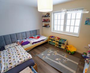 Vidiecky moderný bungalov novostavba (790 m2) Jánovce, časť Čenčice