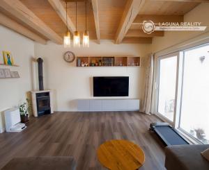 Vidiecky moderný bungalov novostavba (790 m2) Jánovce, časť Čenčice