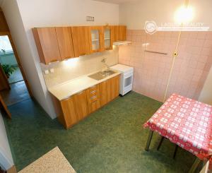 Byt 4+1 (82 m2) s loggiou, Komenského ul., SNV