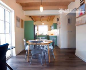 Vidiecky moderný bungalov novostavba (790 m2) Jánovce, časť Čenčice