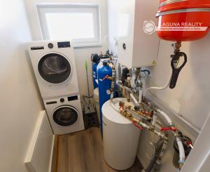 Vidiecky moderný bungalov novostavba (790 m2) Jánovce, časť Čenčice