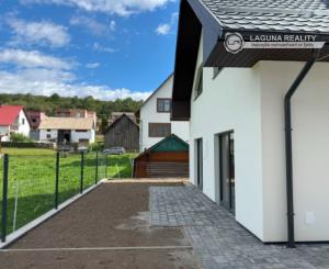 Máme dokončené ! Na predaj 3 a 4 -izbové byty v Danišovciach