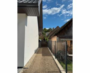 Máme dokončené ! Na predaj 3 a 4 -izbové byty v Danišovciach