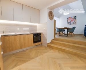 NOVOSTAVBA! Nadštandardný byt 2+1 (88 m2) centrum mesta SNV