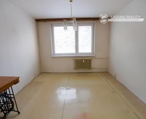 Byt 4+1 (82 m2) s loggiou, Komenského ul., SNV
