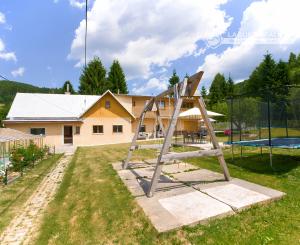 Rodinný dom - chalupa pod Bukovcom (2 869 m2), Švedlár