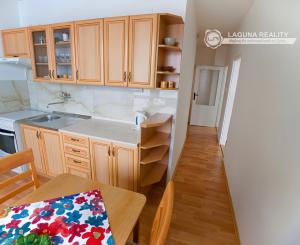 PRENÁJOM! Byt 2+1 (62 m2) s balkónom v centre, Levočská ul., Sp. N. Ves