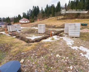 Pozemok pre praktický bungalov pod lesom Sp. Nová Ves