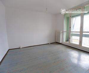 PREDANÉ Slnečný byt 2+1 s loggiou v centre, Banícka ul., Sp. N. Ves