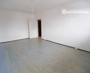 PREDANÉ Slnečný byt 2+1 s loggiou v centre, Banícka ul., Sp. N. Ves