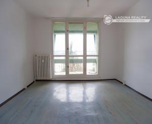 PREDANÉ Slnečný byt 2+1 s loggiou v centre, Banícka ul., Sp. N. Ves