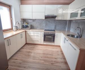 Rodinny dom - 5 izieb - 3 garáže v tichej lokalite Krompachy