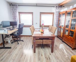 Rodinny dom - 5 izieb - 3 garáže v tichej lokalite Krompachy