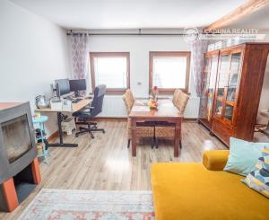 Rodinny dom - 5 izieb - 3 garáže v tichej lokalite Krompachy