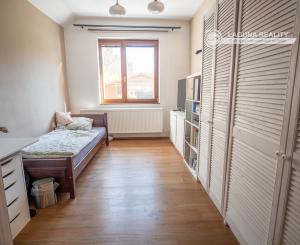 Rodinny dom - 5 izieb - 3 garáže v tichej lokalite Krompachy