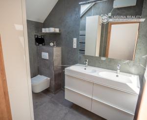 Rodinny dom - 5 izieb - 3 garáže v tichej lokalite Krompachy