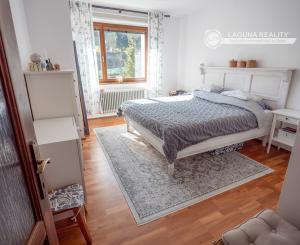 Rodinny dom - 5 izieb - 3 garáže v tichej lokalite Krompachy