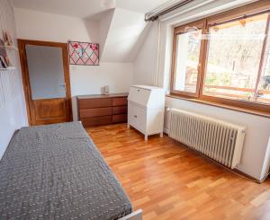 Rodinny dom - 5 izieb - 3 garáže v tichej lokalite Krompachy