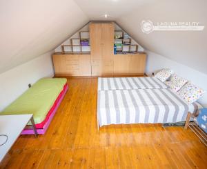 Rodinny dom - 5 izieb - 3 garáže v tichej lokalite Krompachy