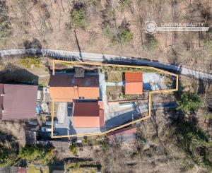 Rodinny dom - 5 izieb - 3 garáže v tichej lokalite Krompachy