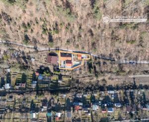 Rodinny dom - 5 izieb - 3 garáže v tichej lokalite Krompachy