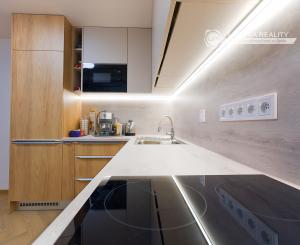 NOVOSTAVBA! Nadštandardný byt 2+1 (88 m2) centrum mesta SNV