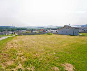 Stavebný pozemok 692 m2 s výhľadom na hrad, Spišský Hrhov